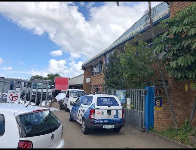 7,145M² WAREHOUSE TO LET IN MAXMEAD